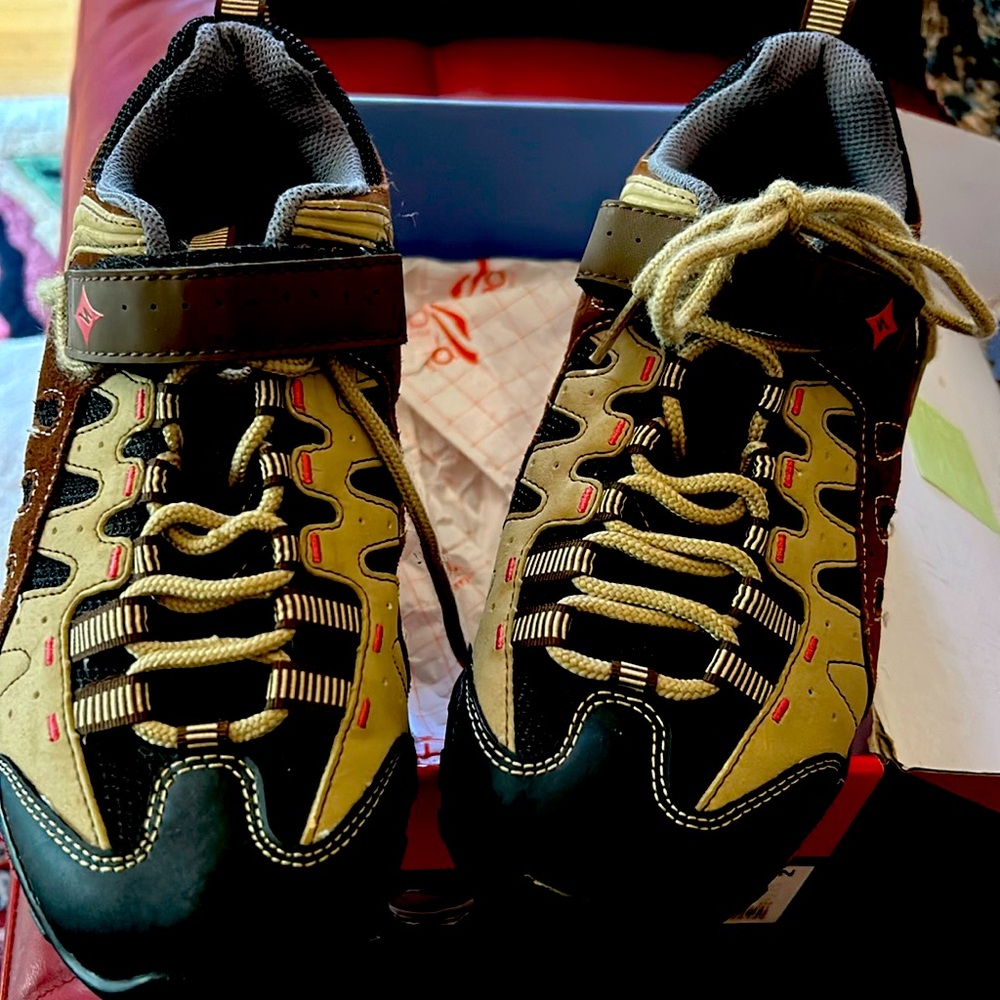Woman biking shoes with clips